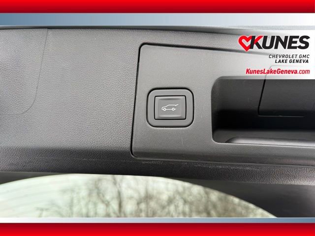 Used 2025 Cadillac XT4 Premium Luxury image 25