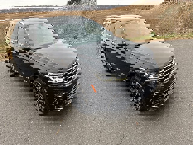 Used 2022 Volkswagen Tiguan SEL R-Line image 3