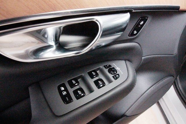 Certified 2025 Volvo XC90 B6 Plus w/ Protection Package Premier image 12