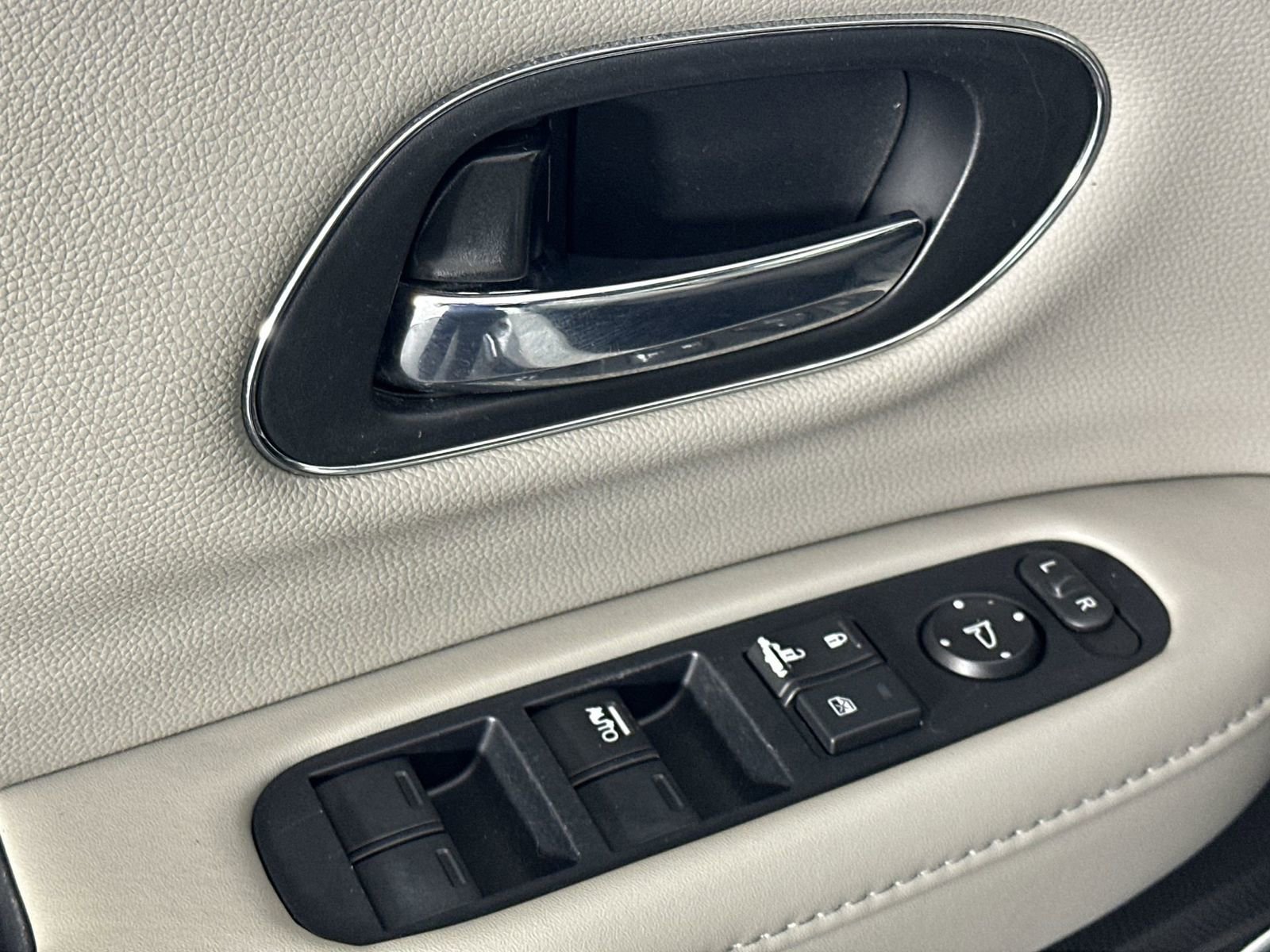 Used 2019 Honda HR-V EX-L image 17