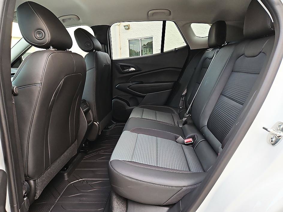 New 2026 Chevrolet Trax LT FWD image 10