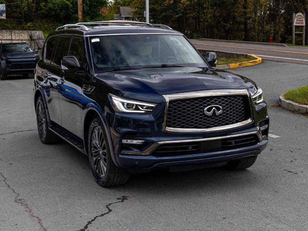 Used 2024 INFINITI QX80 Sensory AWD/4WD image 3