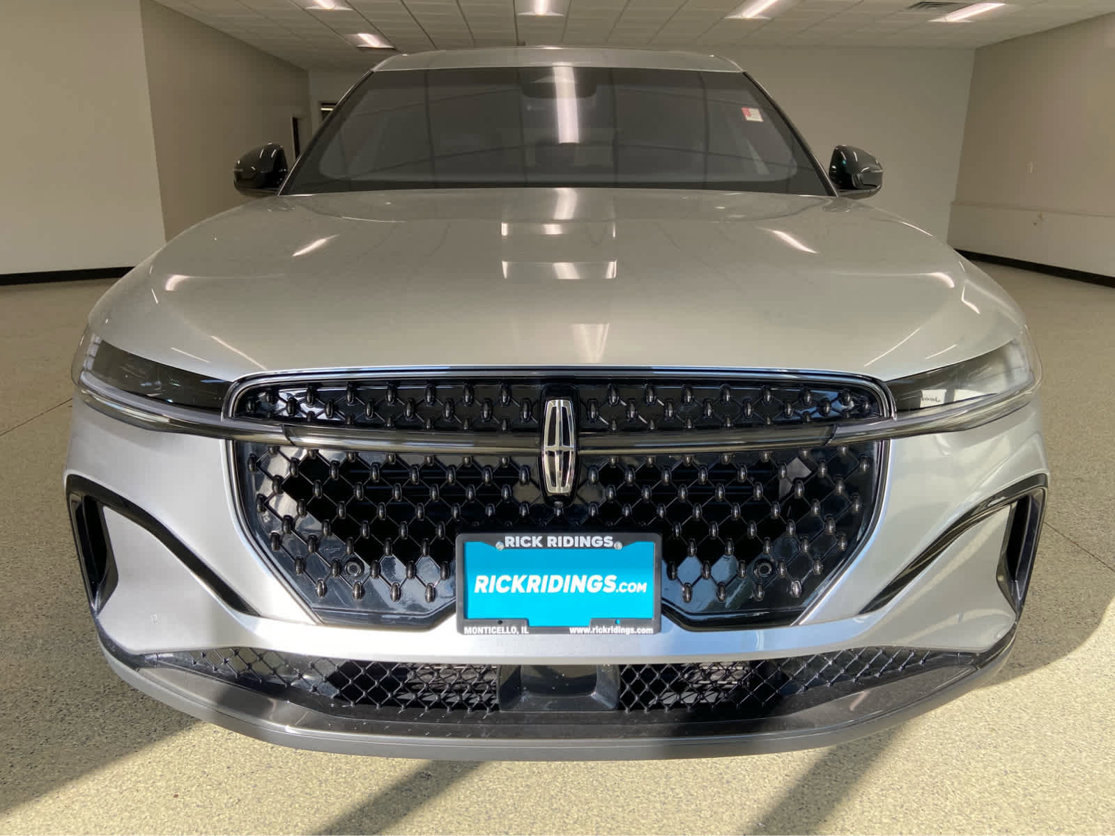 Used 2024 Lincoln Nautilus Premier w/ Equipment Group 102A image 3