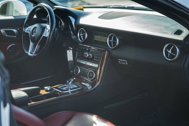 Used 2016 Mercedes-Benz SLK 300 image 19