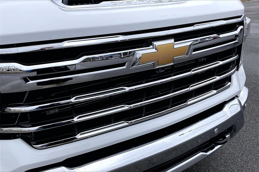 Used 2024 Chevrolet Silverado 2500 LTZ w/ LTZ Plus Package image 29