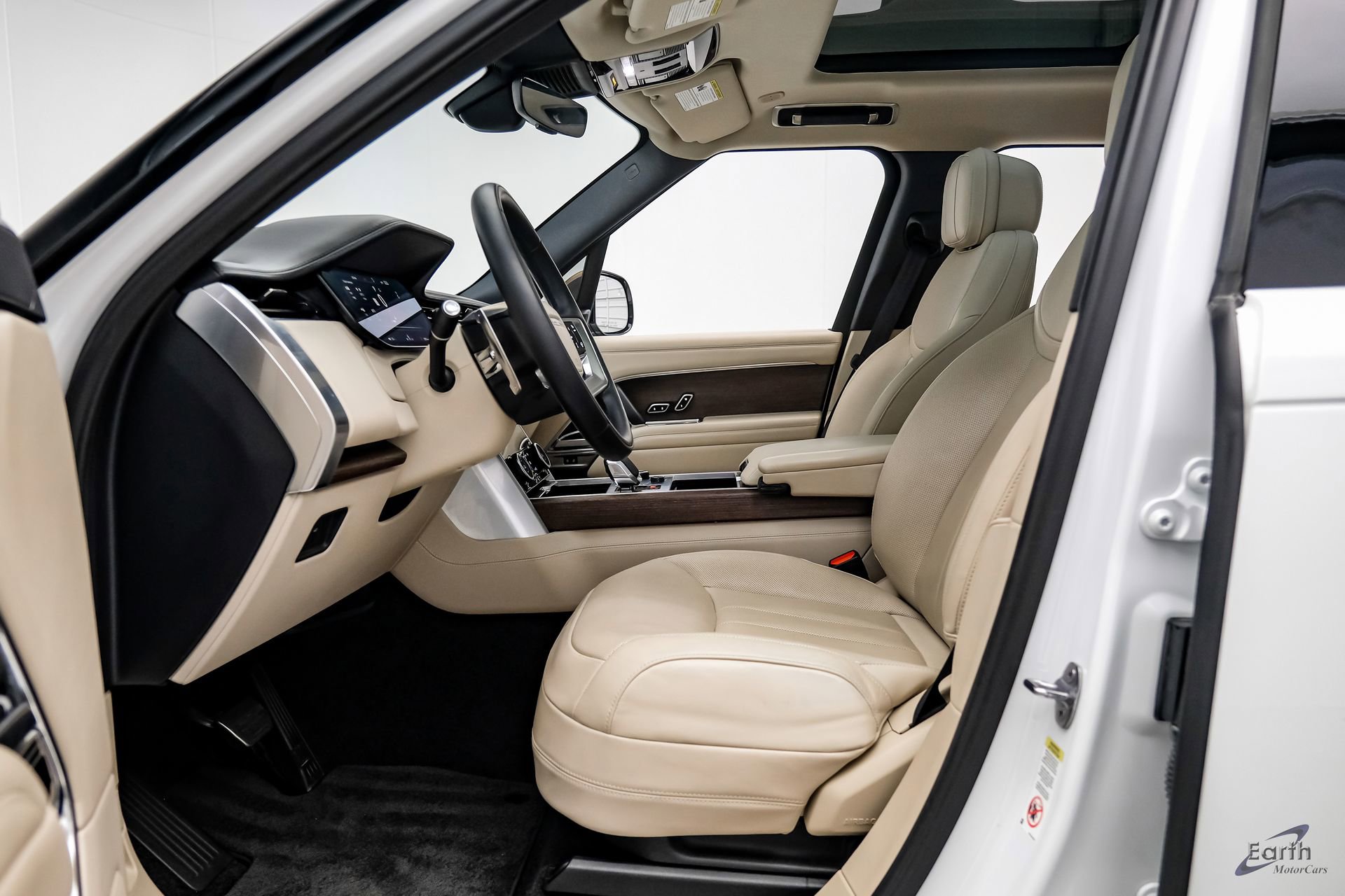 Used 2023 Land Rover Range Rover SE image 35