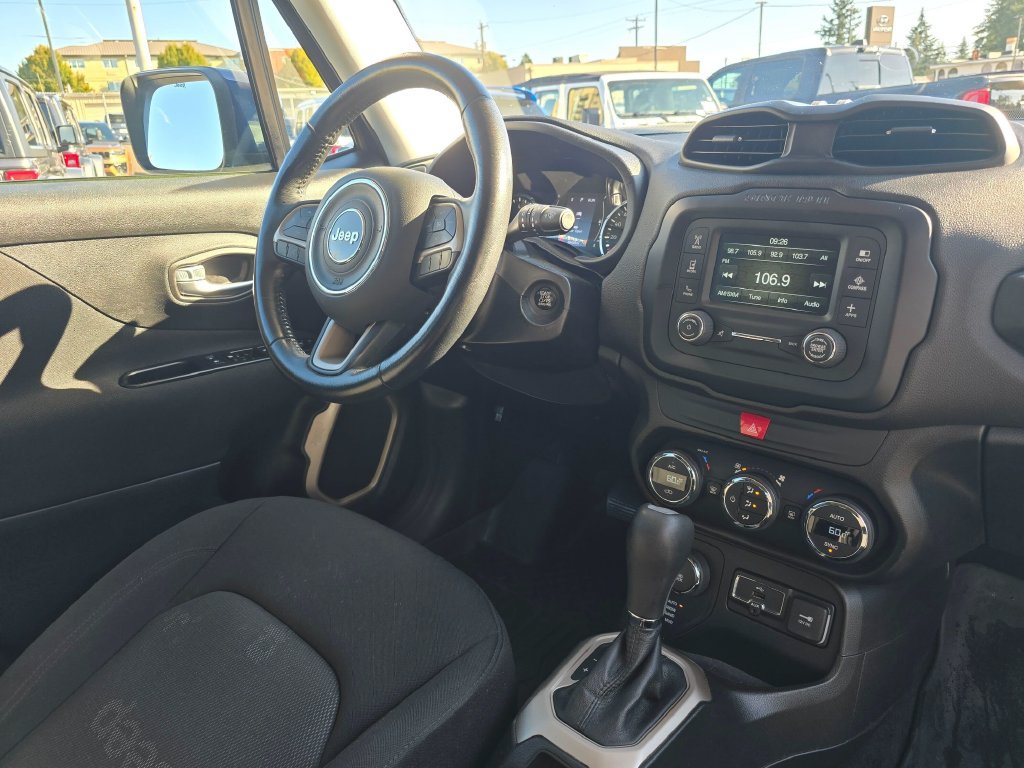 Used 2017 Jeep Renegade Latitude w/ Safety & Security Group AWD/4WD image 10