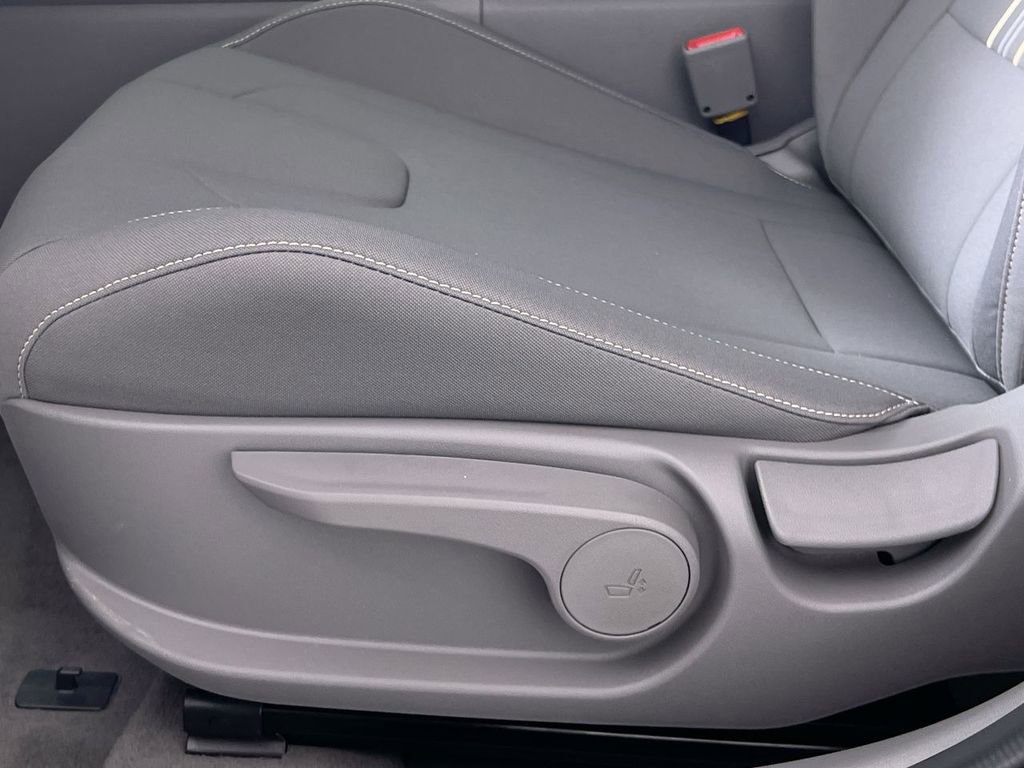 Used 2025 Hyundai Elantra Sport FWD image 14
