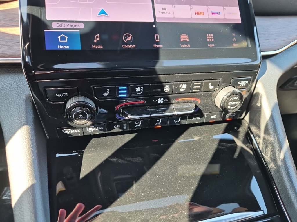 New 2025 Jeep Grand Cherokee L Summit image 39