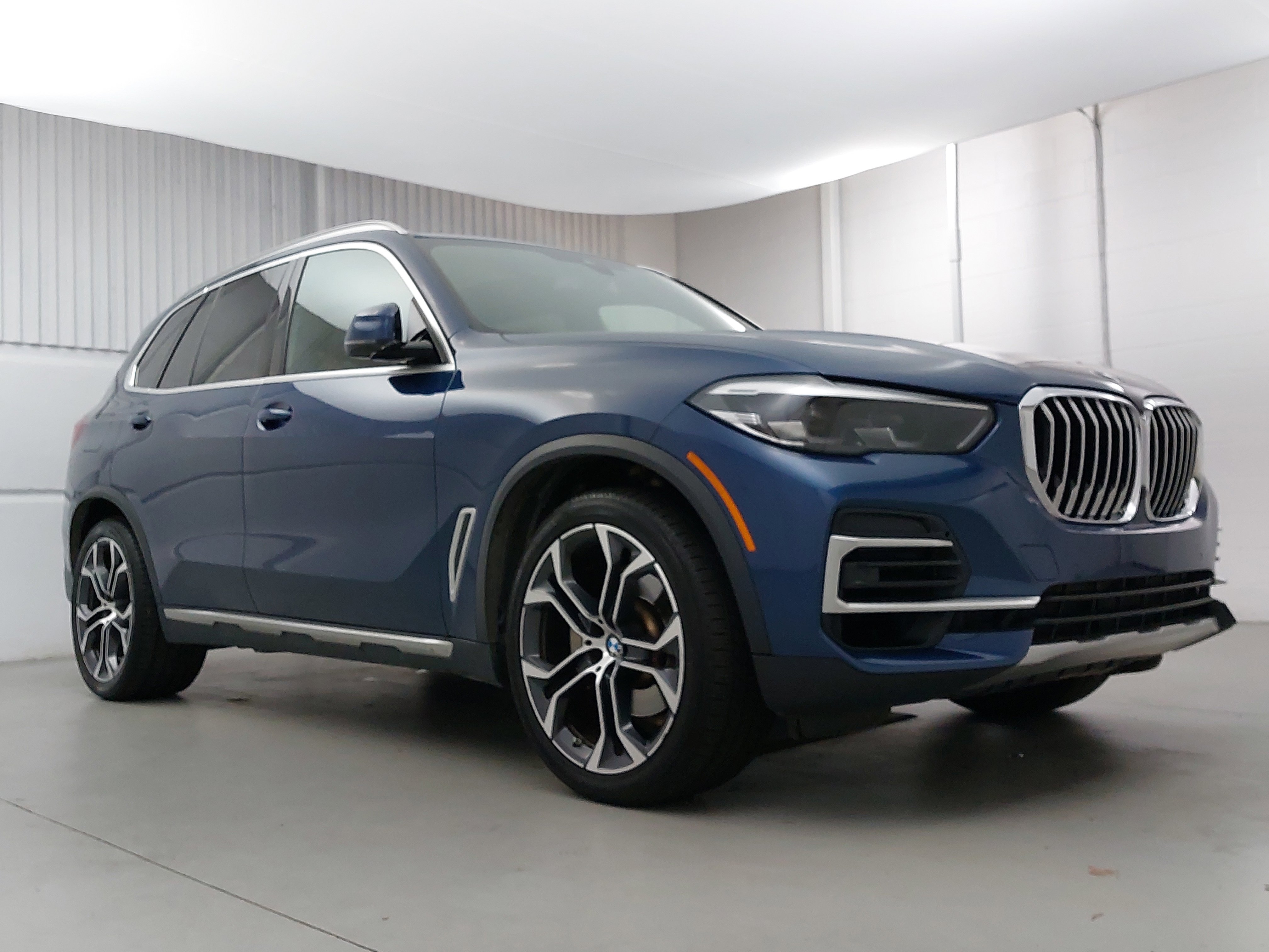 Used 2022 BMW X5 xDrive40i w/ Premium Package image 9