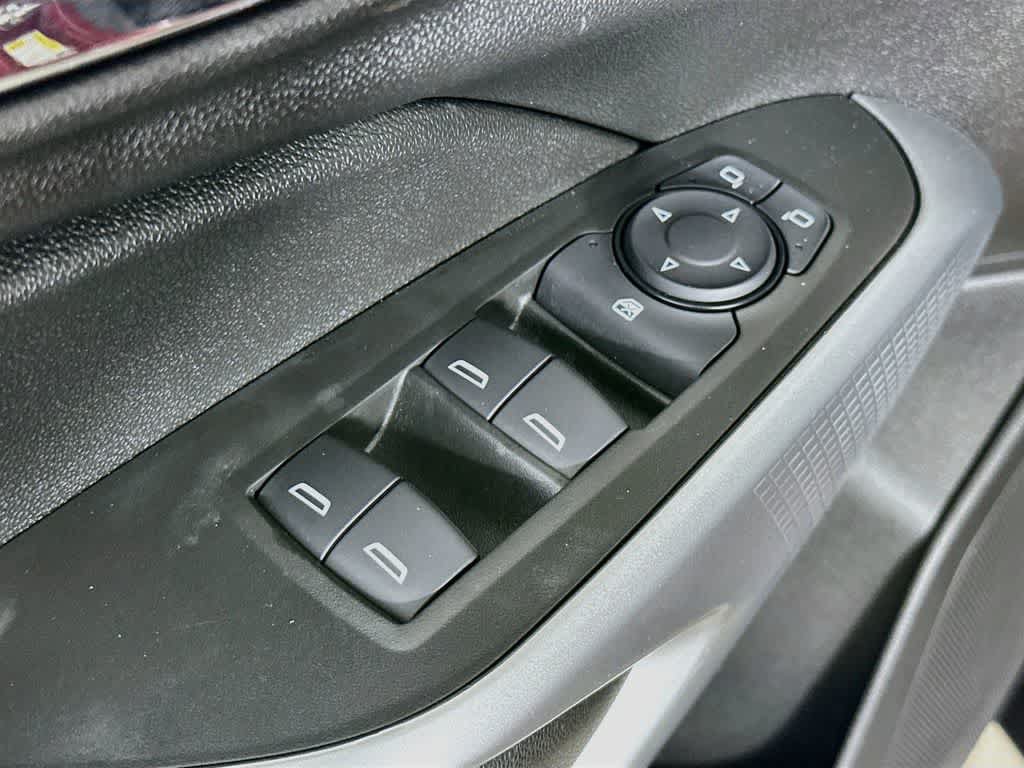 Used 2025 Chevrolet Trax RS FWD image 28