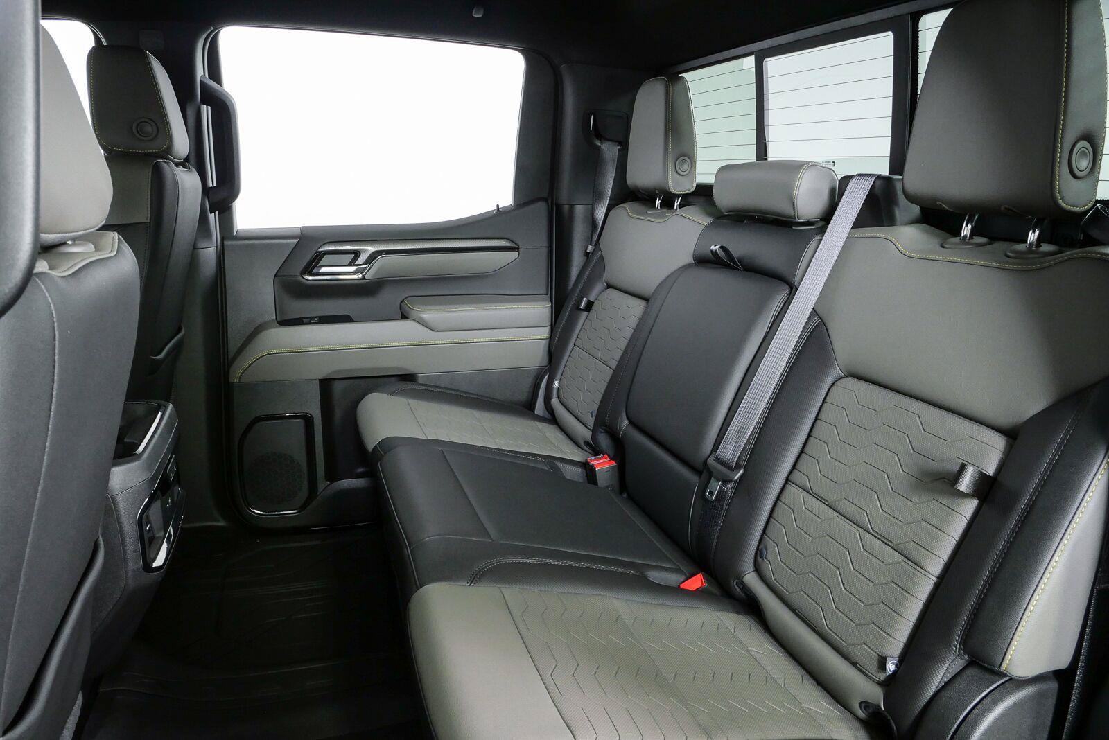 Used 2022 Chevrolet Silverado 1500 ZR2 w/ Technology Package AWD/4WD image 18