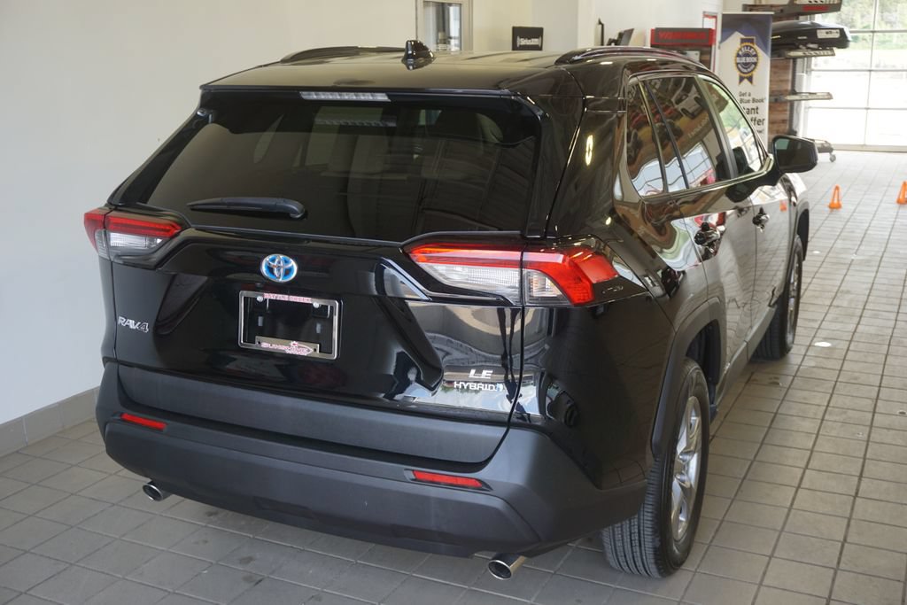 Used 2022 Toyota RAV4 LE AWD/4WD image 13