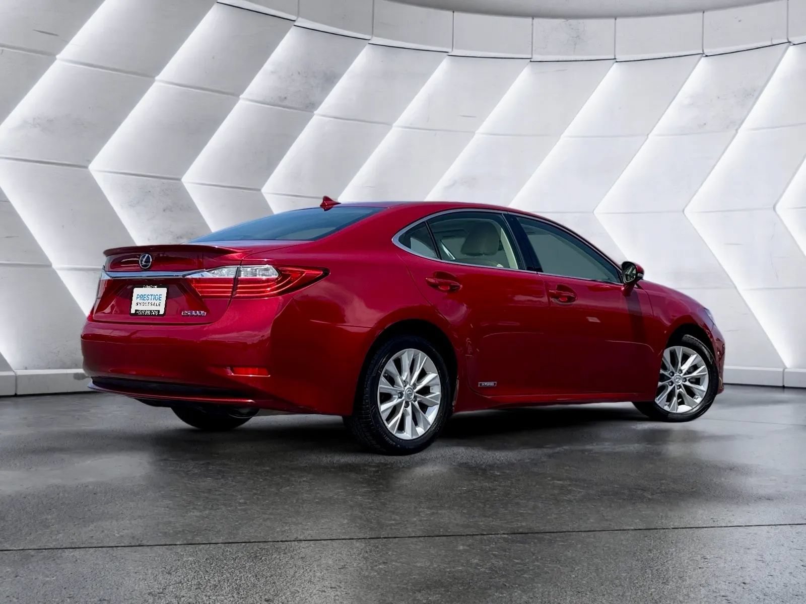 Used 2014 Lexus ES 300h w/ Premium Package w/Bamboo Trim FWD image 8