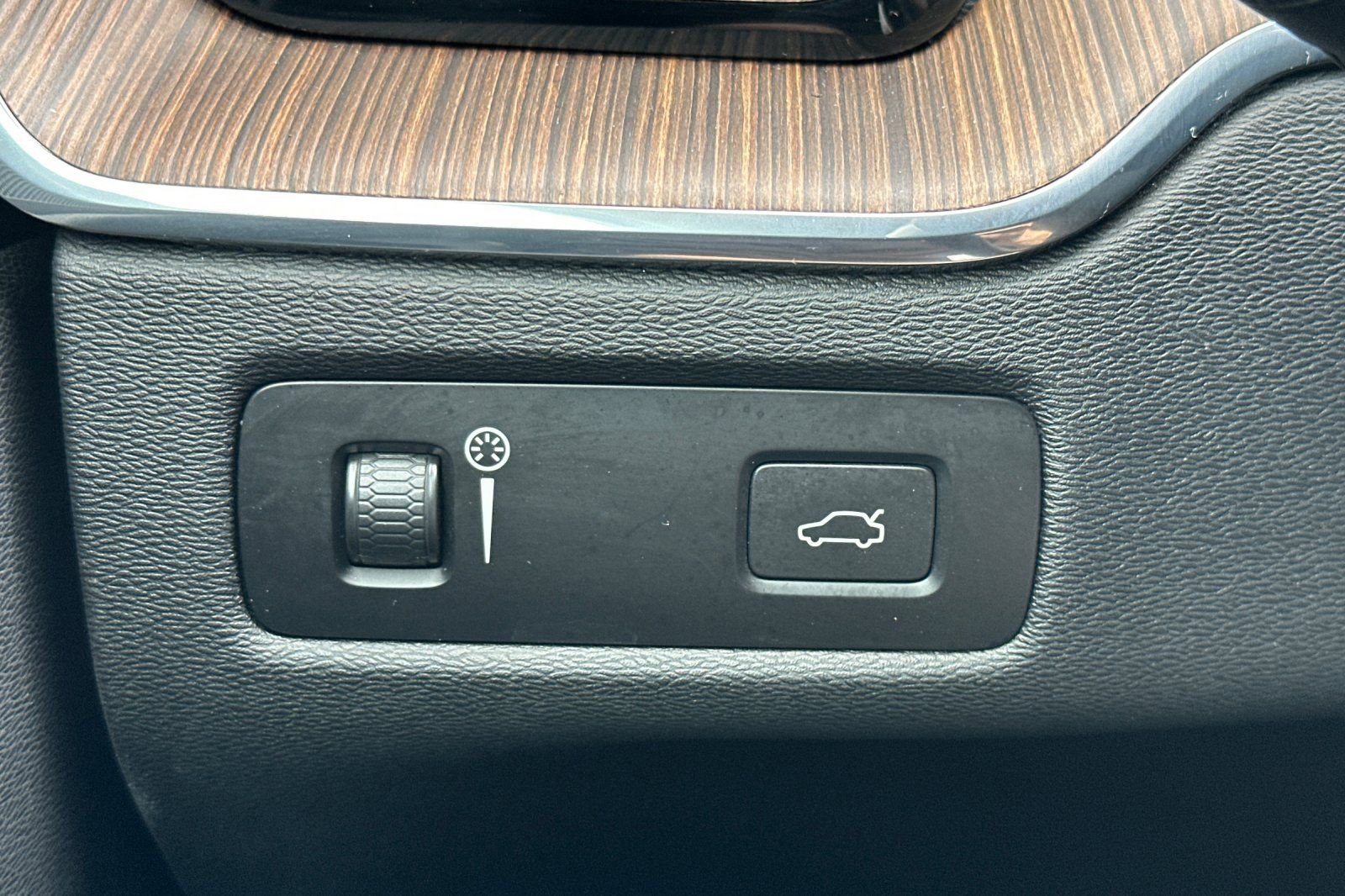 Used 2022 Volvo XC60 B5 Momentum w/ Advanced Package image 30