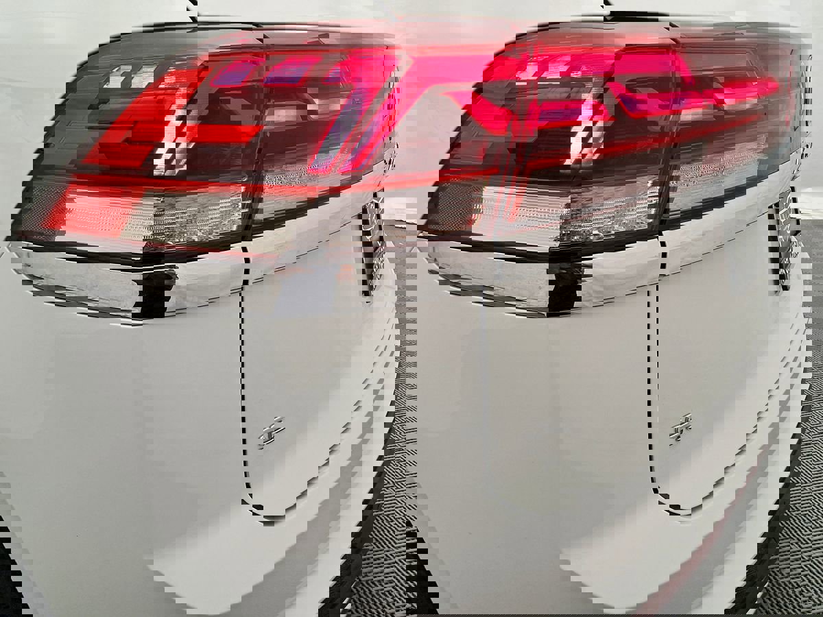 Used 2025 Volkswagen Atlas Cross Sport SE image 6