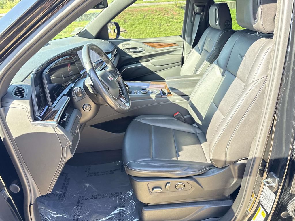 Used 2024 Cadillac Escalade ESV Luxury RWD image 6