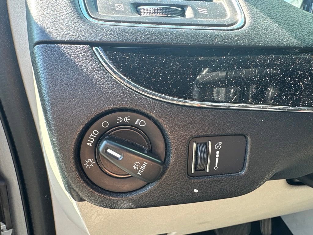 Used 2020 Dodge Grand Caravan SXT FWD image 16