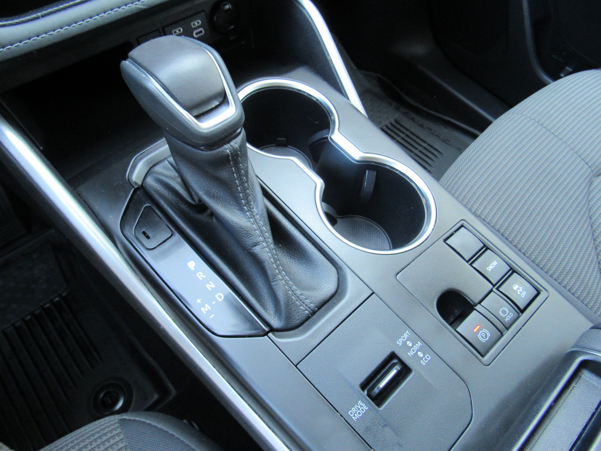 Used 2023 Toyota Highlander LE FWD image 24
