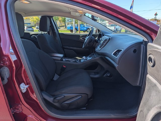 Used 2015 Chrysler 200 Limited FWD image 12