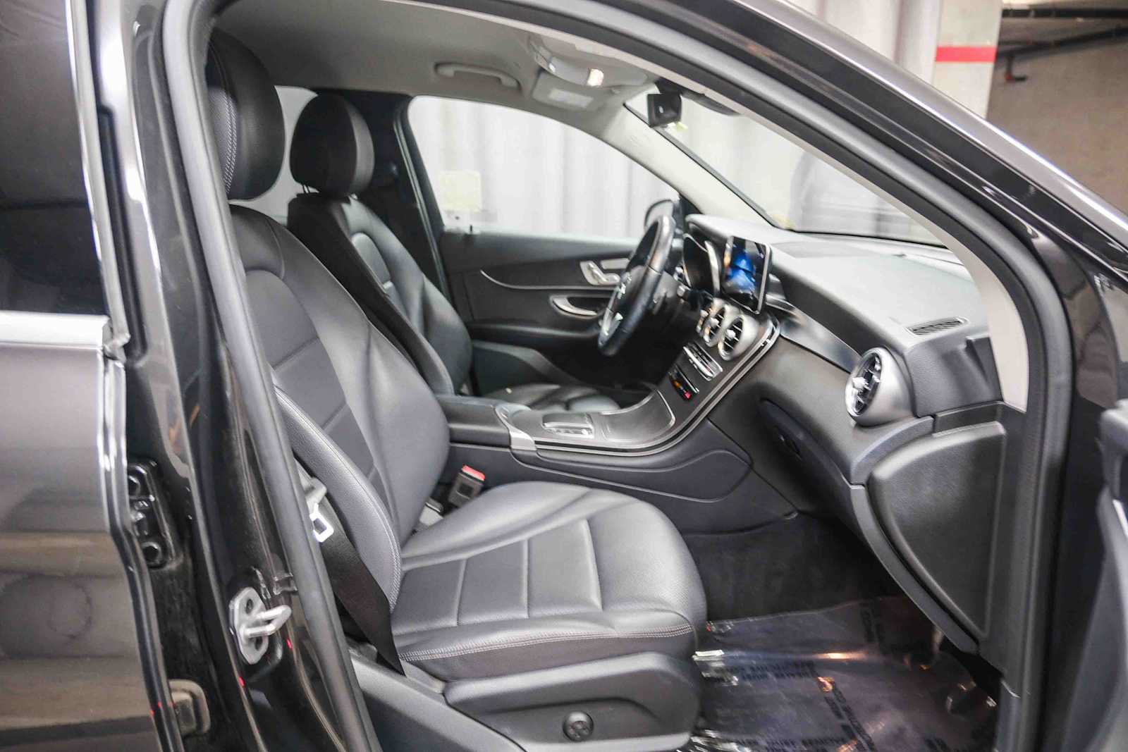 Certified 2022 Mercedes-Benz GLC 300 image 20