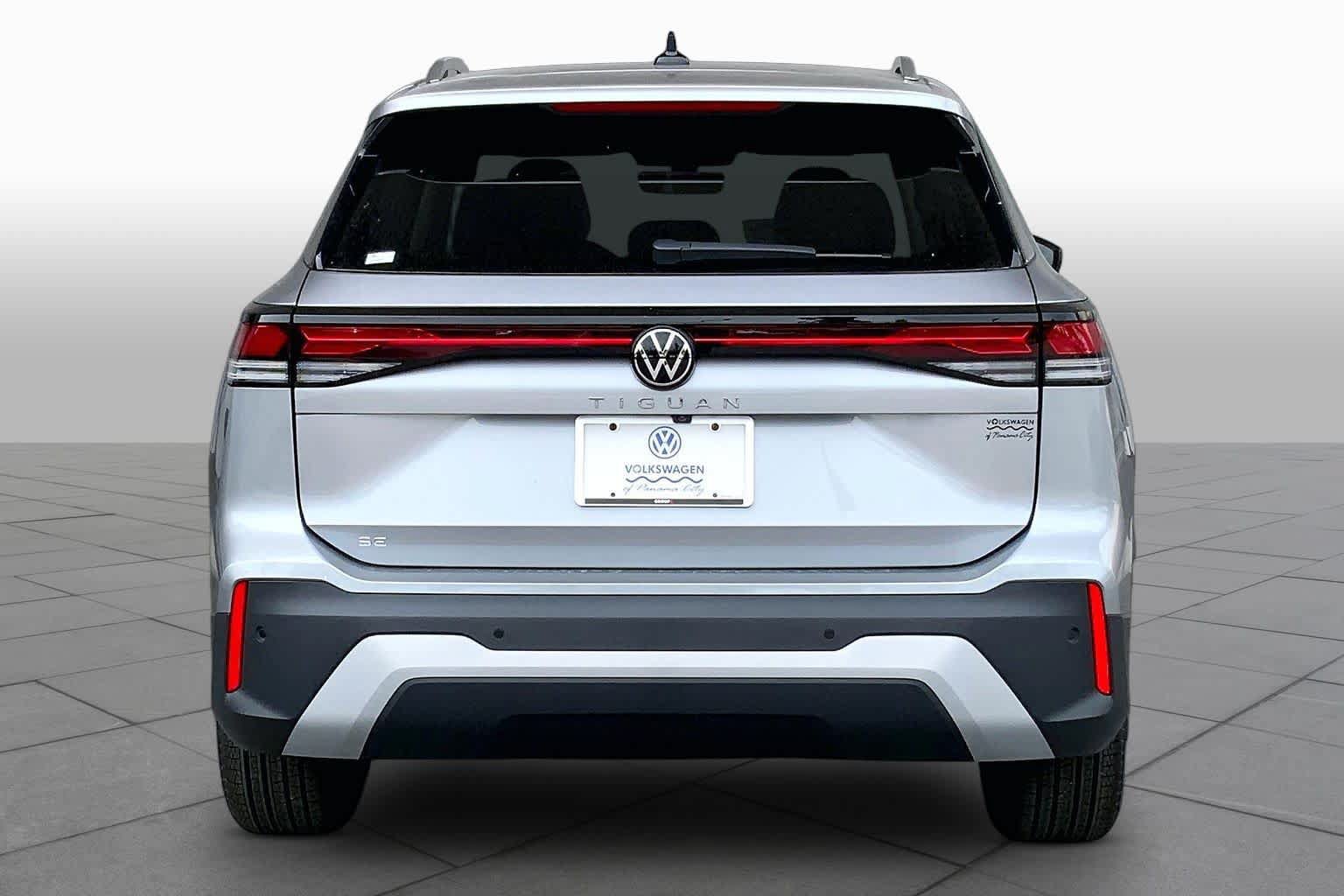 New 2026 Volkswagen Tiguan SE FWD image 4