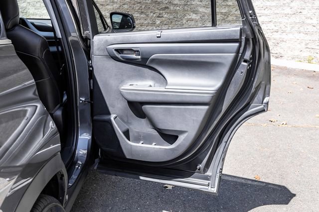 Used 2023 Toyota Highlander XLE AWD/4WD image 17
