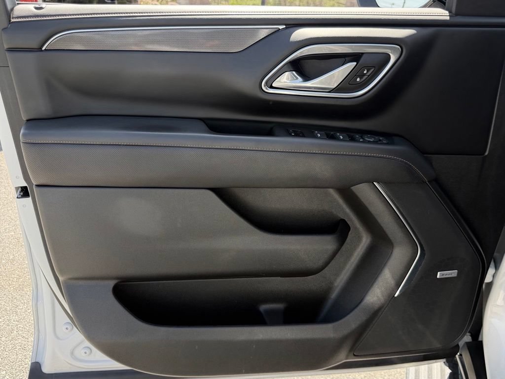 Used 2023 GMC Yukon AT4 w/ AT4 Premium Package AWD/4WD image 14