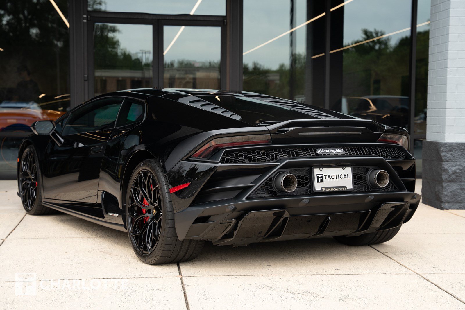 Used 2020 Lamborghini Huracan EVO RWD image 13