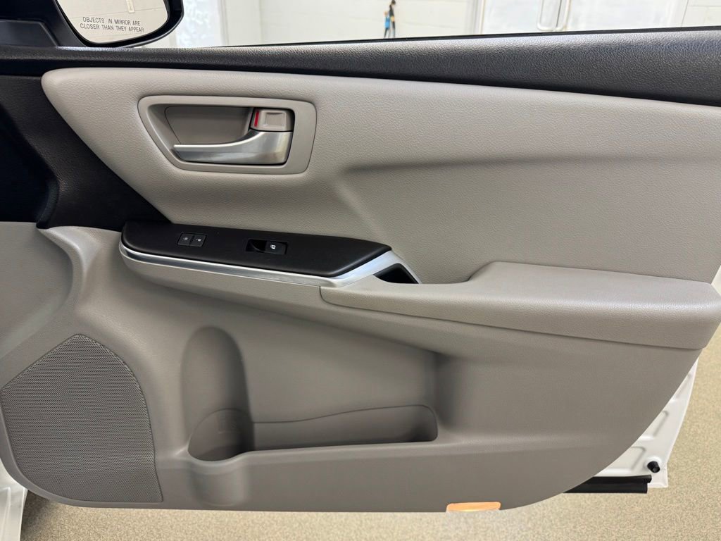 Used 2016 Toyota Camry SE FWD image 24