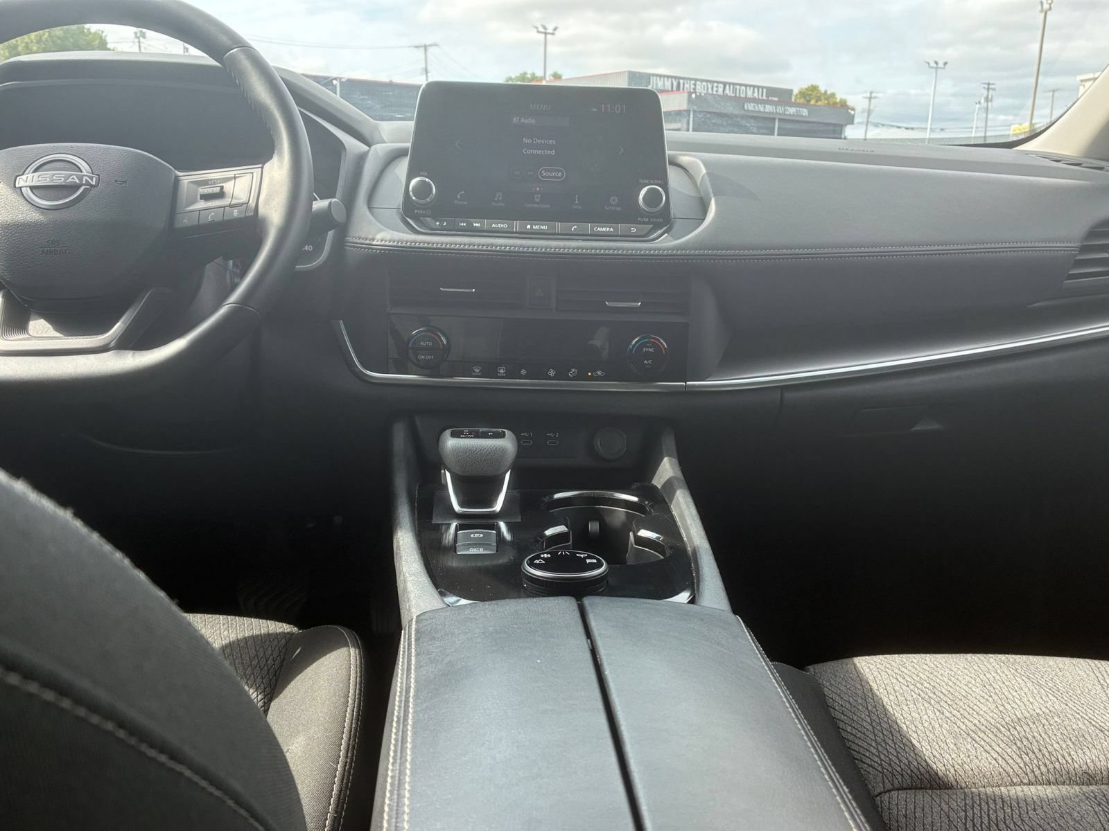 Used 2025 Nissan Rogue SV AWD/4WD image 16