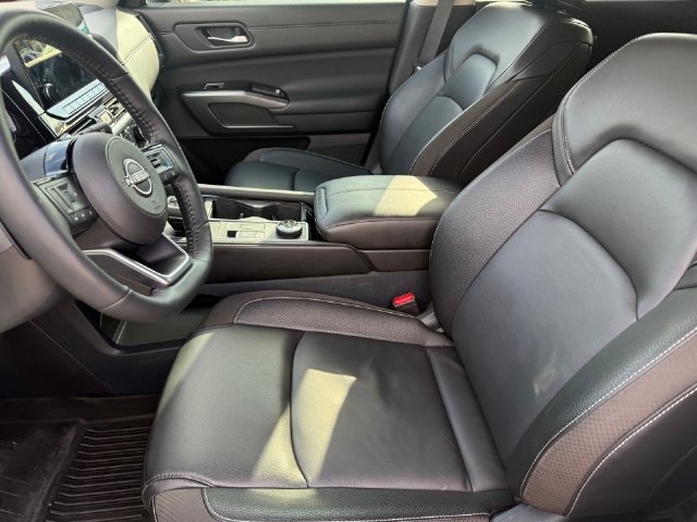Used 2024 Nissan Pathfinder SL w/ Lighting Package (N92) AWD/4WD image 11