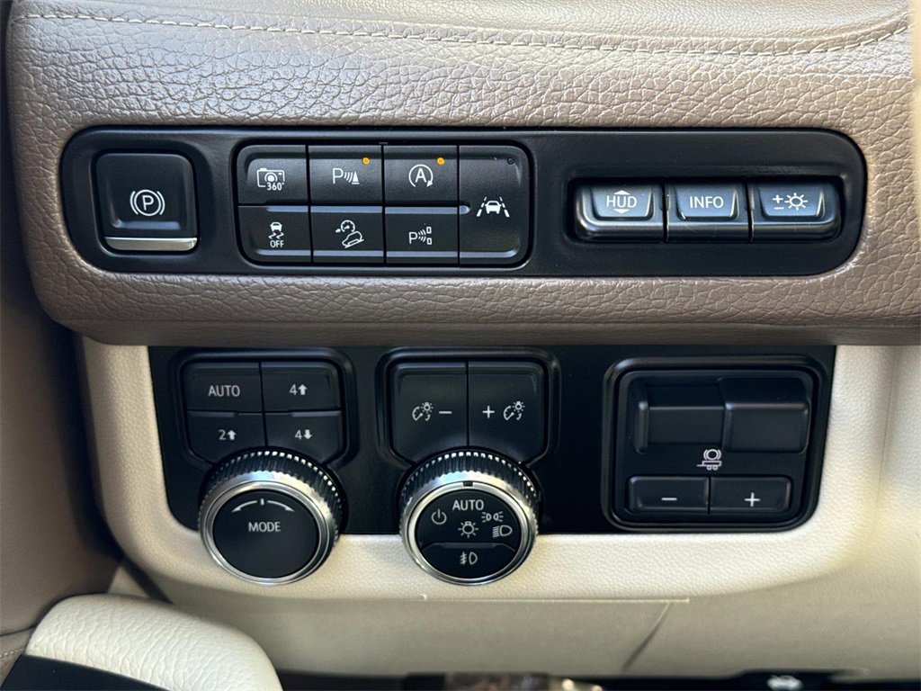Used 2023 GMC Yukon Denali w/ Advanced Technology Package image 28