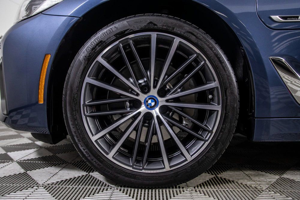Used 2023 BMW 530e w/ Premium Package image 38
