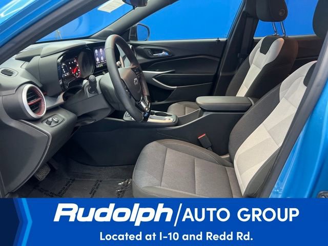 Used 2025 Chevrolet Trax RS image 11