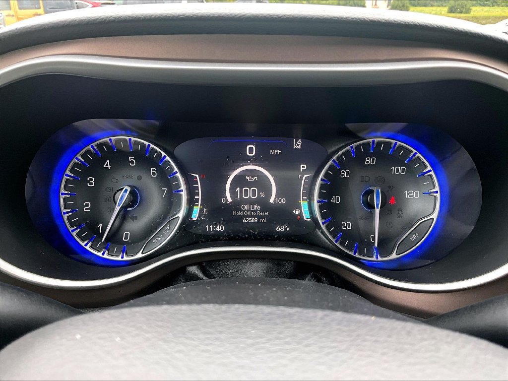 Used 2019 Chrysler Pacifica Touring-L w/ Advanced Safetytec Group FWD image 19