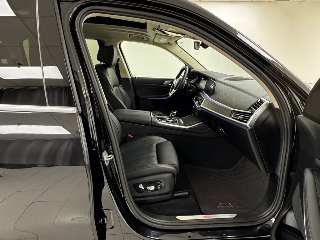 Used 2022 BMW X7 xDrive40i w/ Executive Package image 16