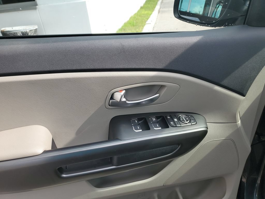 Used 2020 Kia Sedona LX FWD image 22