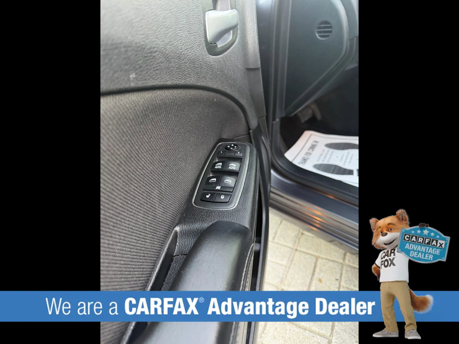 Used 2018 Dodge Charger SXT w/ Blacktop Package image 10