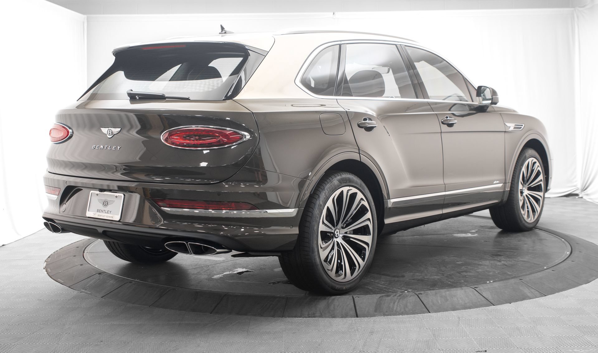 New 2026 Bentley Bentayga AWD/4WD image 3