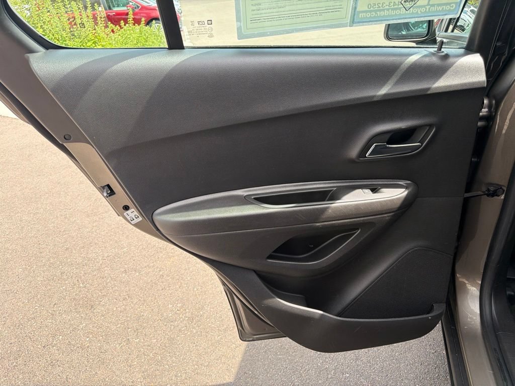 Used 2020 Chevrolet Trax LS FWD image 17