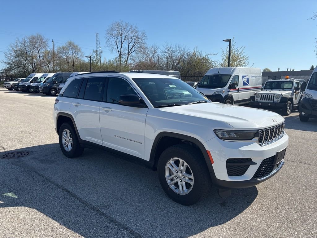 Used 2024 Jeep Grand Cherokee Laredo image 8