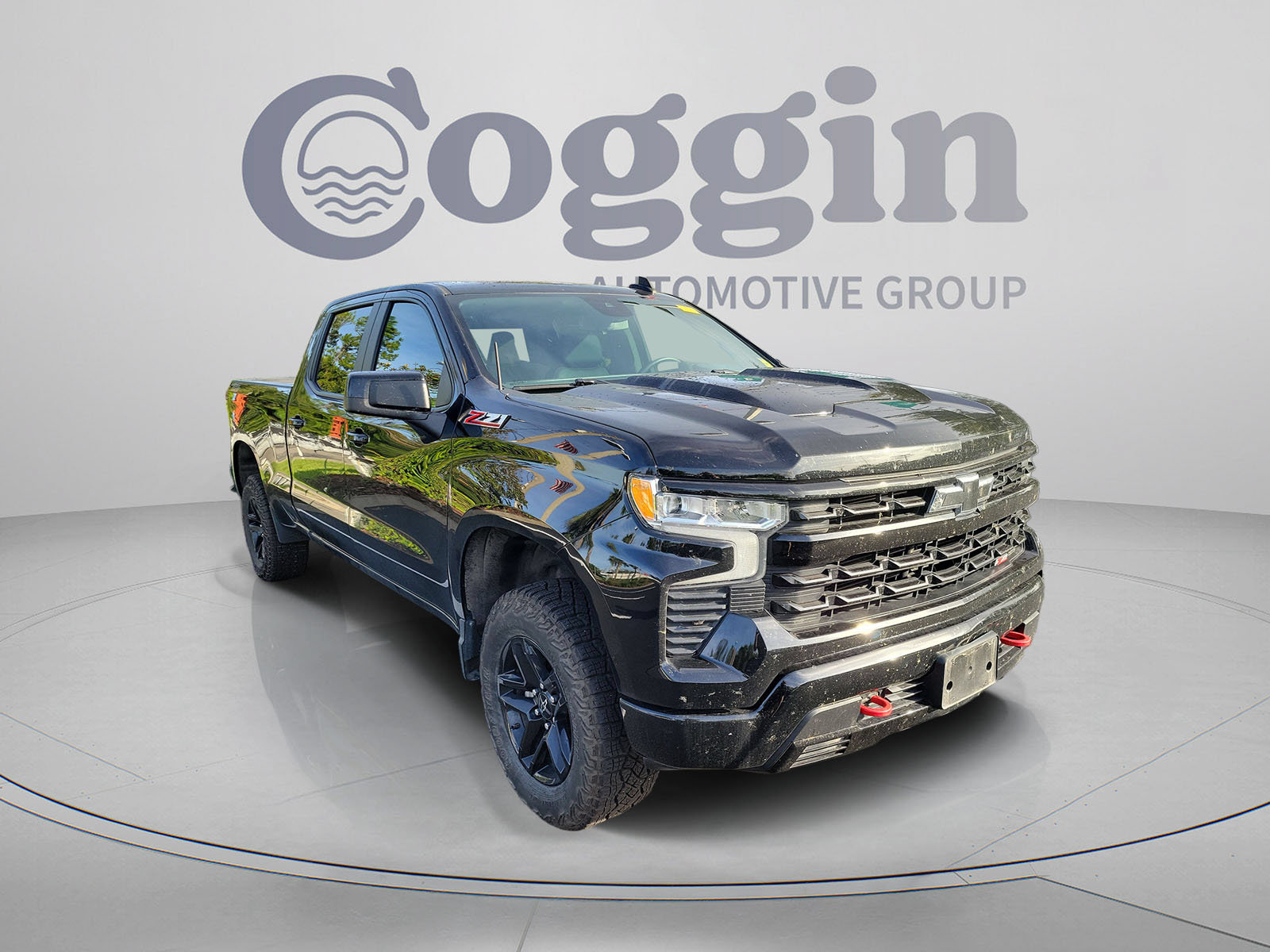 Used 2024 Chevrolet Silverado 1500 LT Trail Boss w/ Convenience Package II AWD/4WD image 3