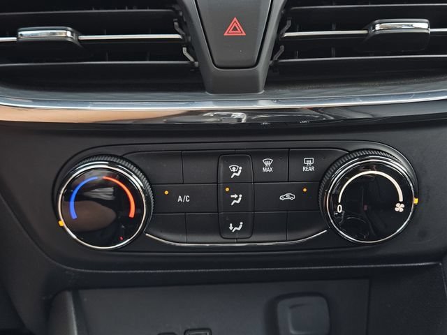 Used 2025 Buick Encore GX Preferred AWD/4WD image 18