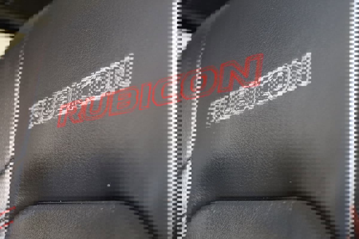 Used 2018 Jeep Wrangler Unlimited Rubicon w/ Dual Top Group AWD/4WD image 29