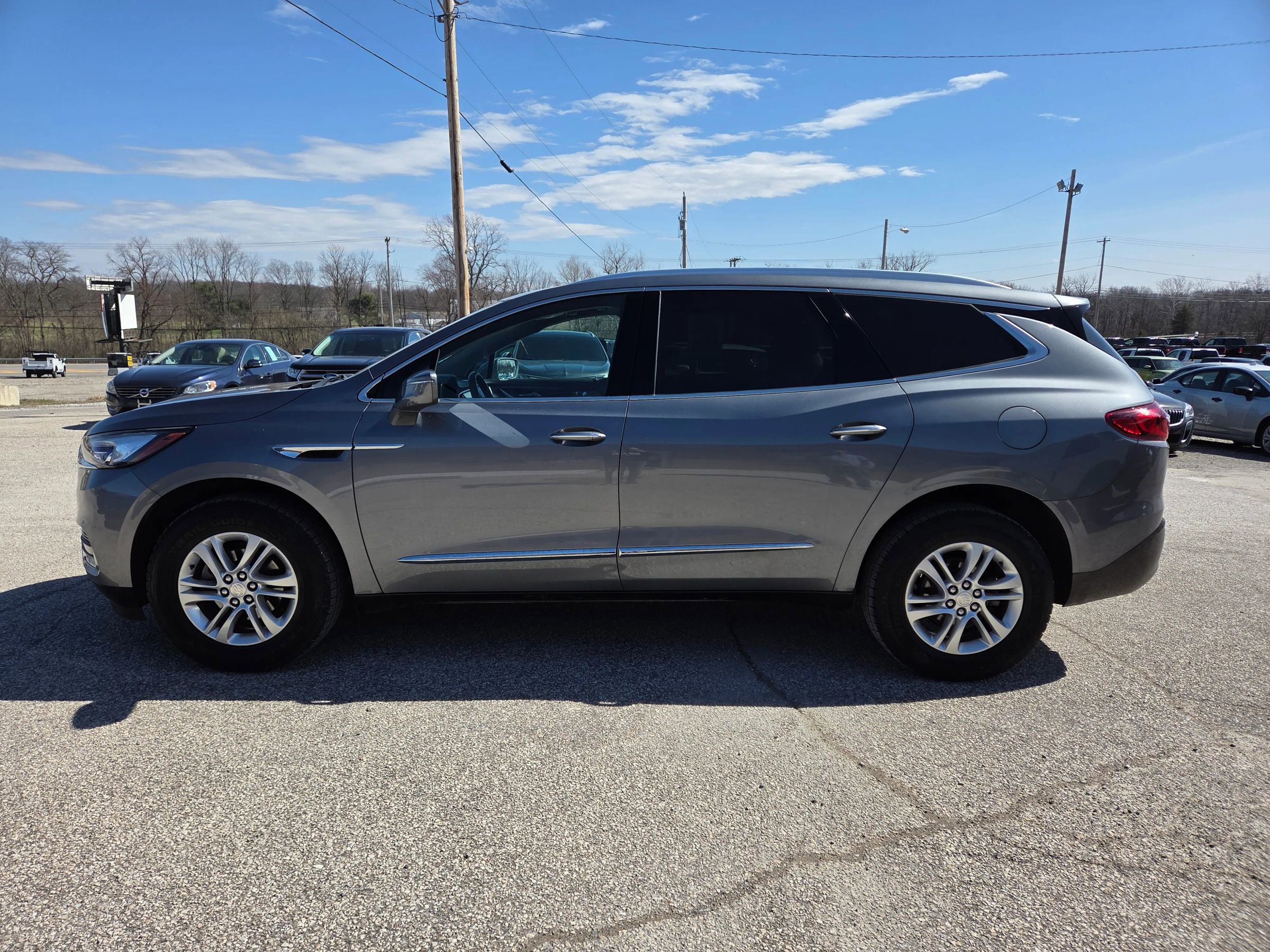 Used 2020 Buick Enclave Essence image 1
