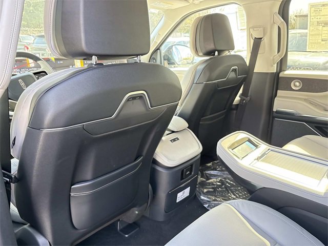 New 2025 Lincoln Navigator L Reserve image 17