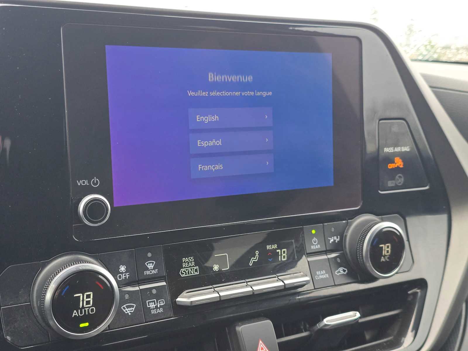 Used 2023 Toyota Highlander LE AWD/4WD image 32