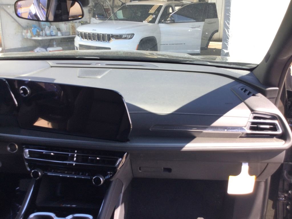 New 2025 Chevrolet Traverse LT w/ Enhanced Driving Package image 24