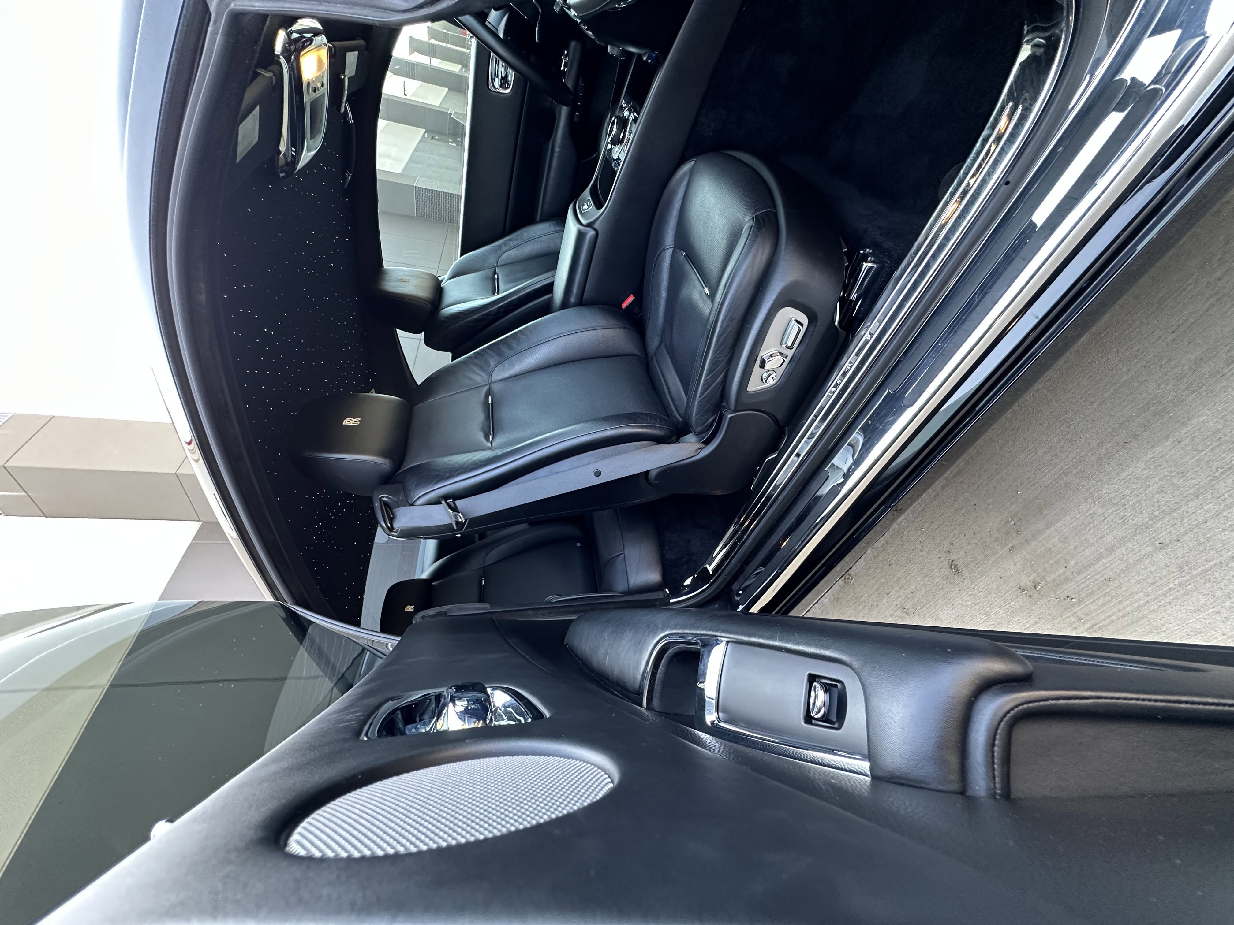 Used 2014 Rolls-Royce Wraith image 11